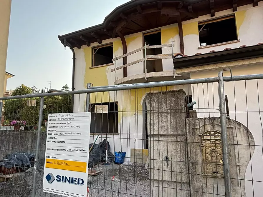 Immagine 2 di Casa indipendente in vendita  a Reggio Nell'emilia