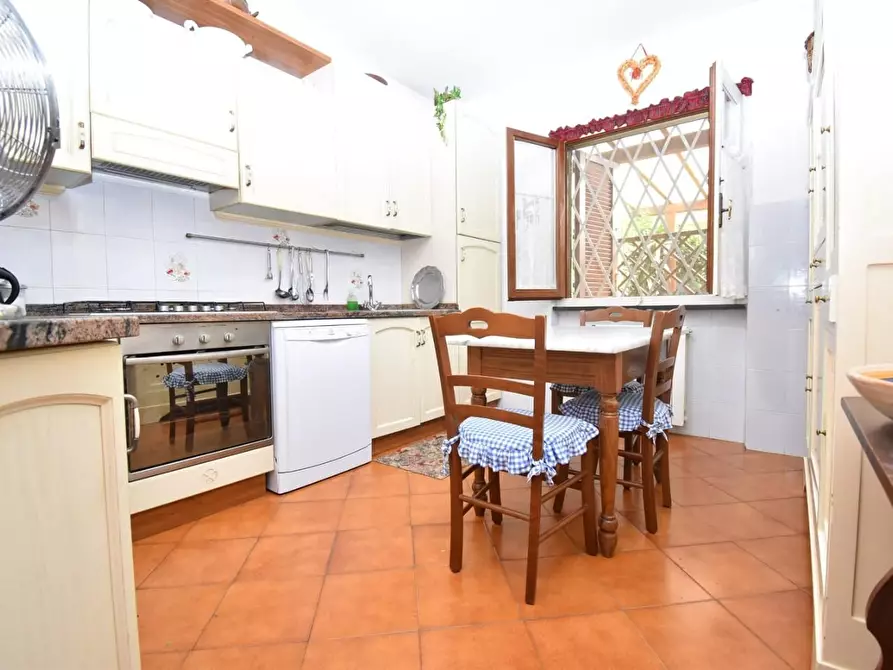 Immagine 20 di Casa trifamiliare in vendita  a Pietrasanta