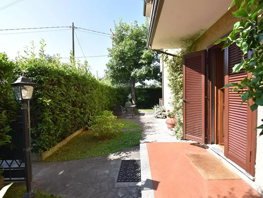 Immagine 8 di Casa trifamiliare in vendita  a Pietrasanta