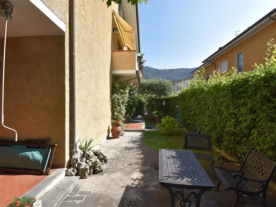 Immagine 13 di Casa trifamiliare in vendita  a Pietrasanta