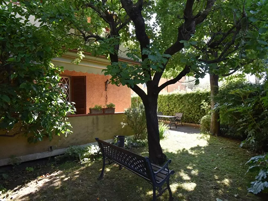 Immagine 11 di Casa trifamiliare in vendita  a Pietrasanta