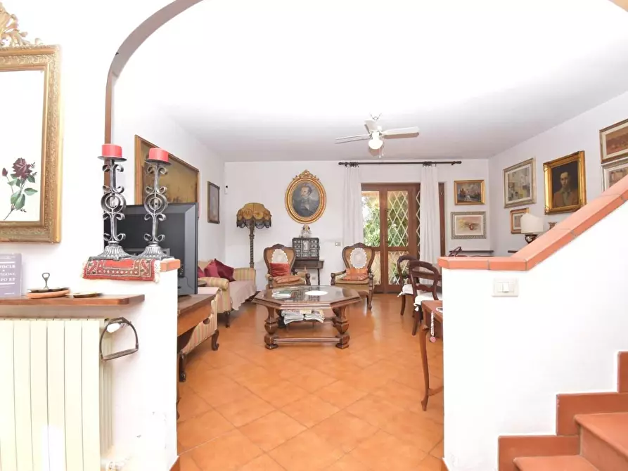 Immagine 1 di Casa trifamiliare in vendita  a Pietrasanta