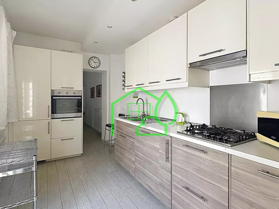 Immagine 10 di Appartamento in vendita  a Viareggio