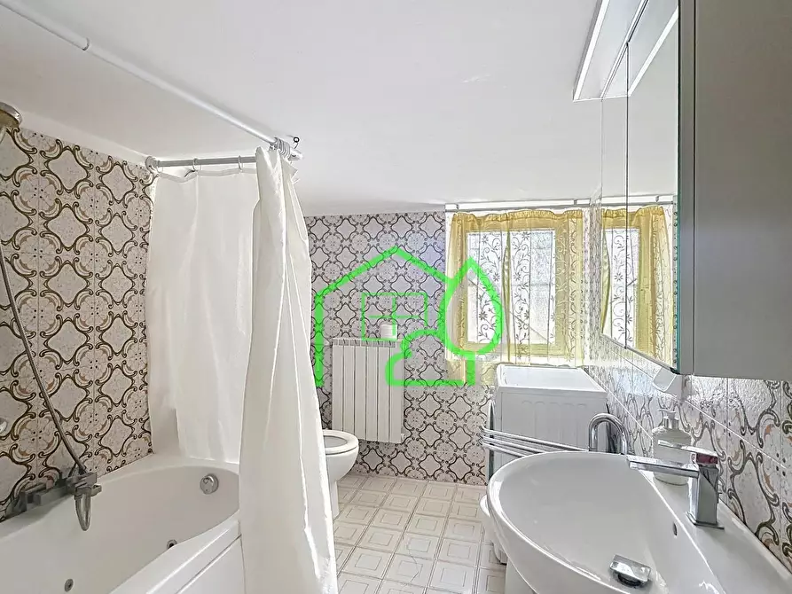 Immagine 13 di Appartamento in vendita  a Viareggio