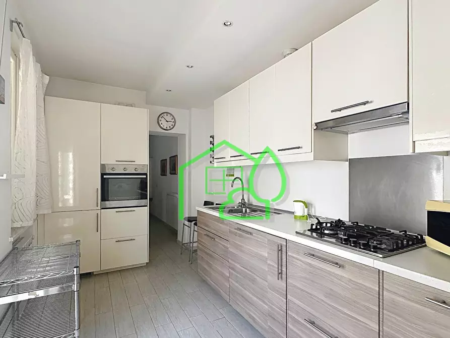 Immagine 9 di Appartamento in vendita  a Viareggio