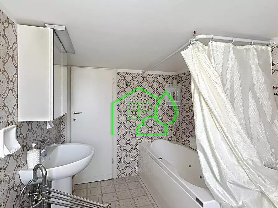 Immagine 14 di Appartamento in vendita  a Viareggio