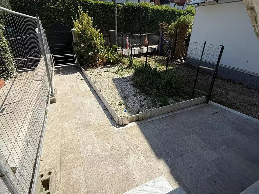 Immagine 1 di Appartamento in vendita  a Massa