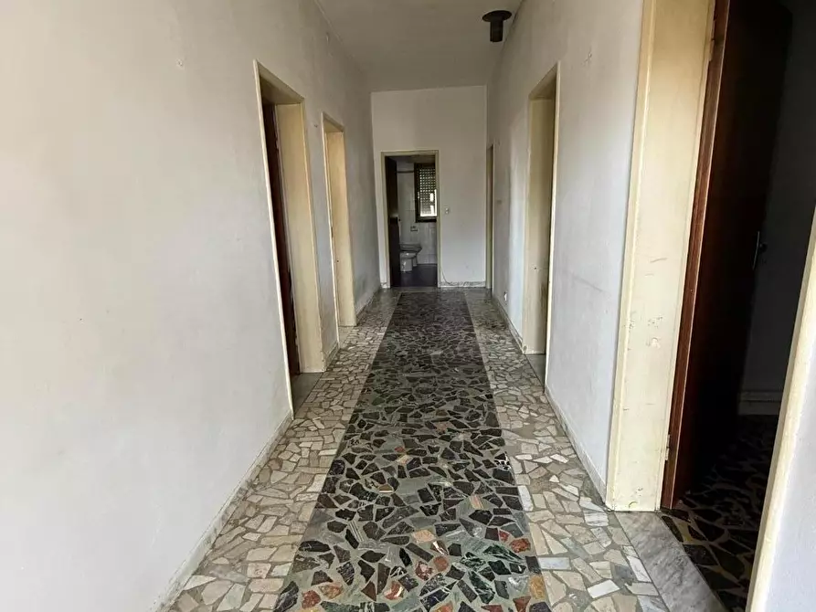 Immagine 4 di Appartamento in vendita  a Massa