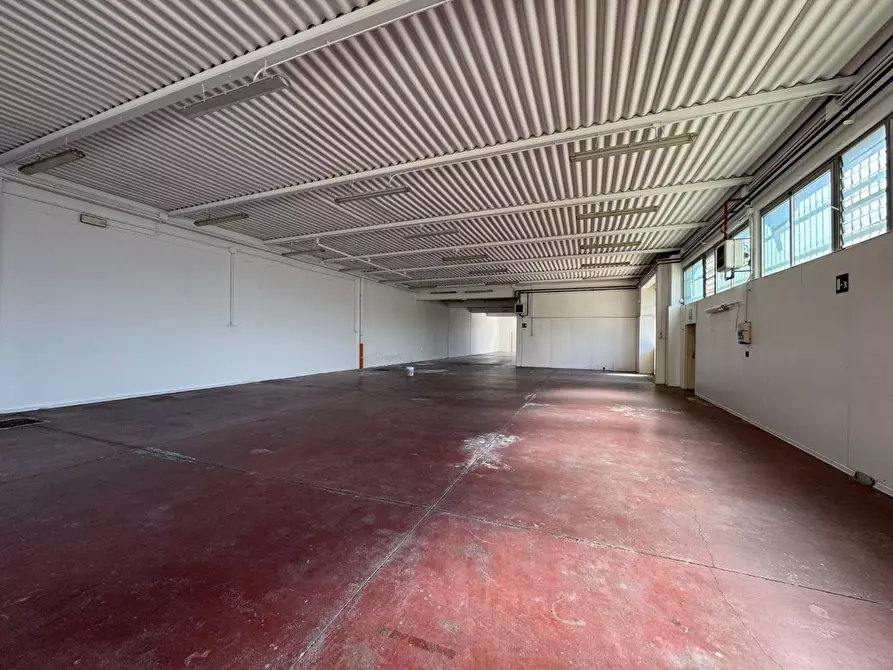 Immagine 15 di Attività artigianale in affitto  a Empoli