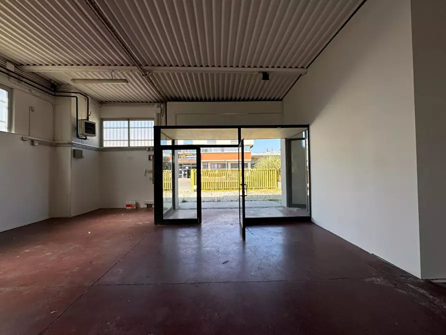 Immagine 11 di Attività artigianale in affitto  a Empoli