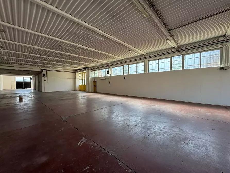 Immagine 8 di Attività artigianale in affitto  a Empoli