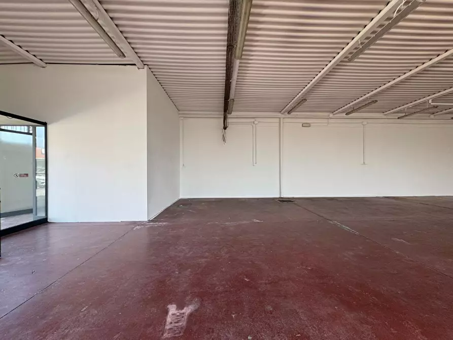 Immagine 14 di Attività artigianale in affitto  a Empoli