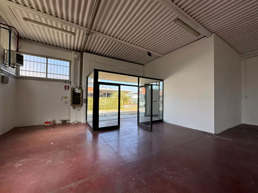 Immagine 12 di Attività artigianale in affitto  a Empoli