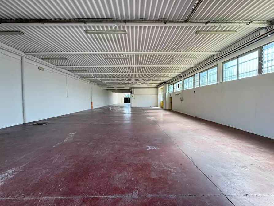 Immagine 5 di Attività artigianale in affitto  a Empoli