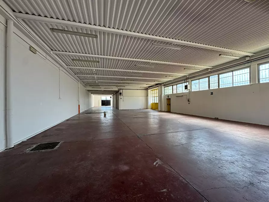 Immagine 7 di Attività artigianale in affitto  a Empoli