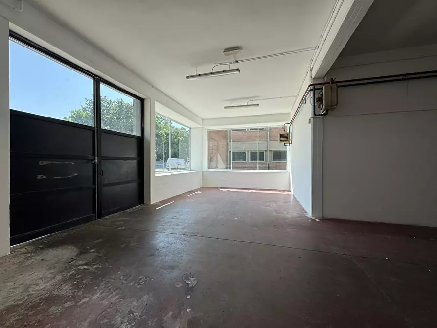 Immagine 27 di Attività artigianale in affitto  a Empoli