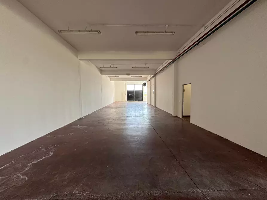 Immagine 19 di Attività artigianale in affitto  a Empoli