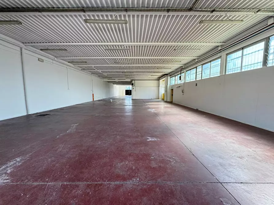 Immagine 4 di Attività artigianale in affitto  a Empoli