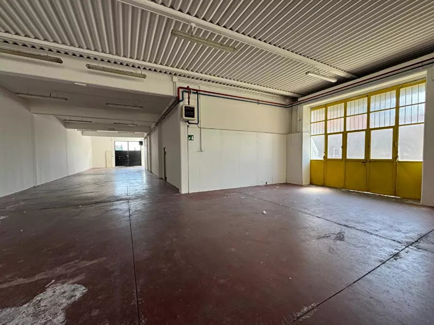 Immagine 17 di Attività artigianale in affitto  a Empoli