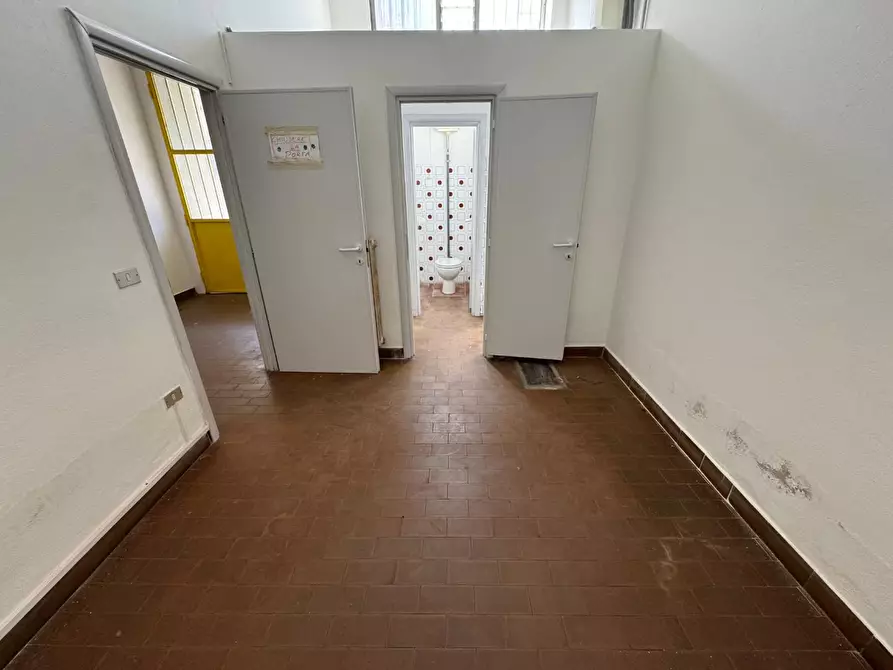 Immagine 21 di Attività artigianale in affitto  a Empoli