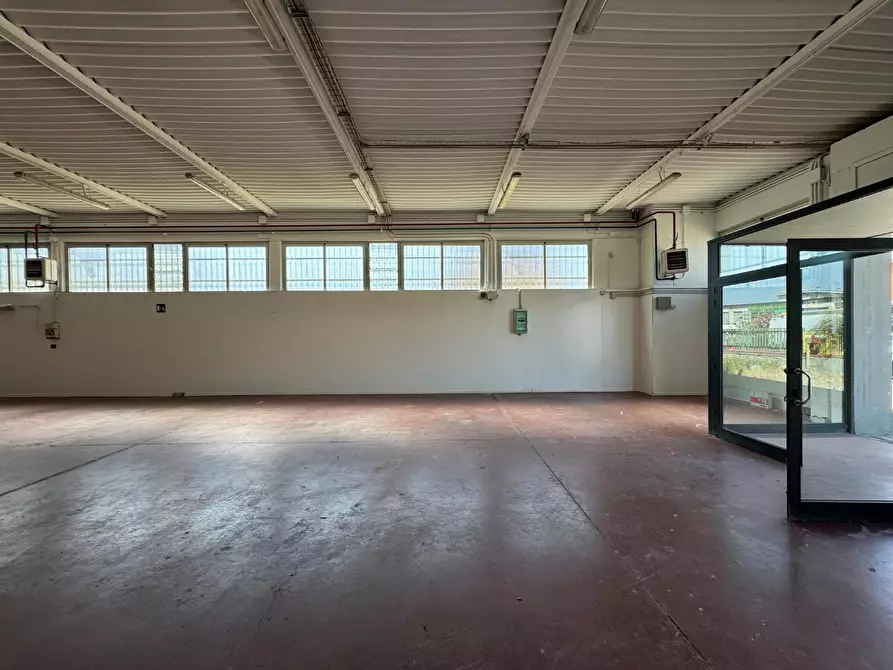 Immagine 9 di Attività artigianale in affitto  a Empoli