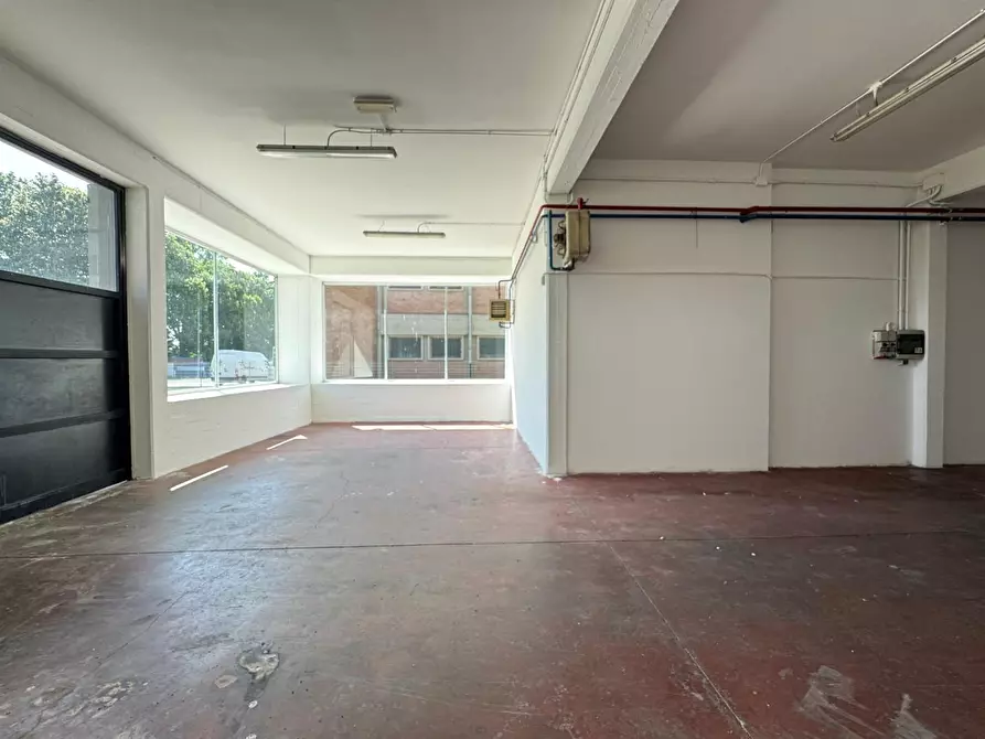 Immagine 28 di Attività artigianale in affitto  a Empoli