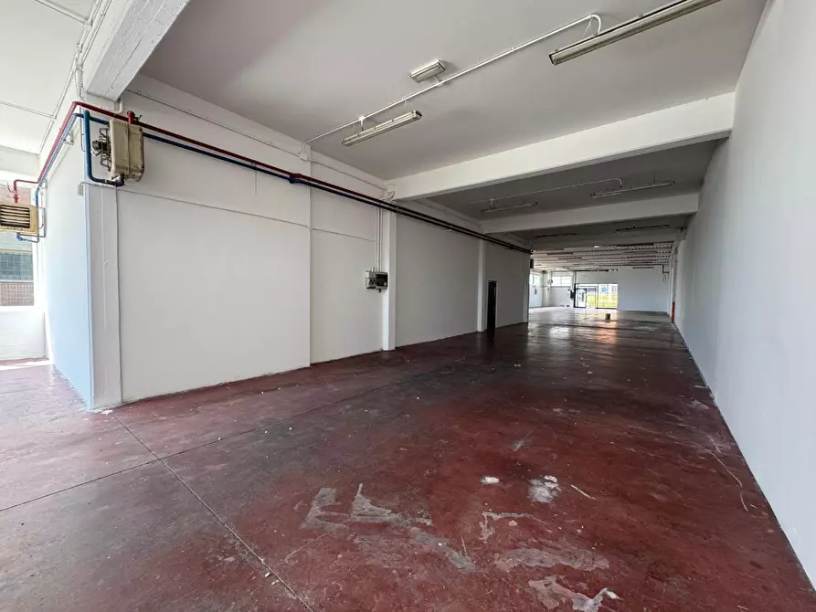 Immagine 29 di Attività artigianale in affitto  a Empoli