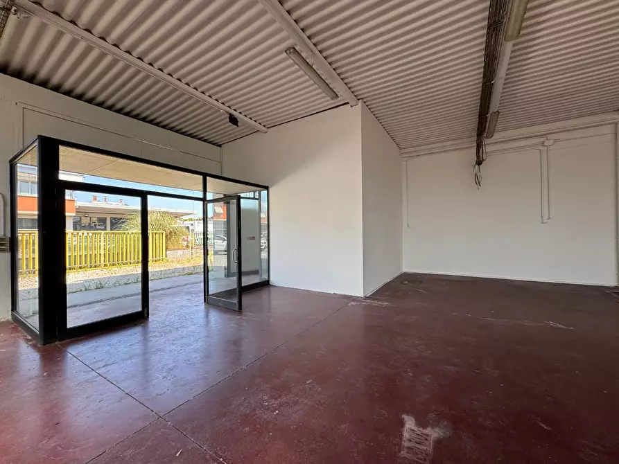 Immagine 13 di Attività artigianale in affitto  a Empoli