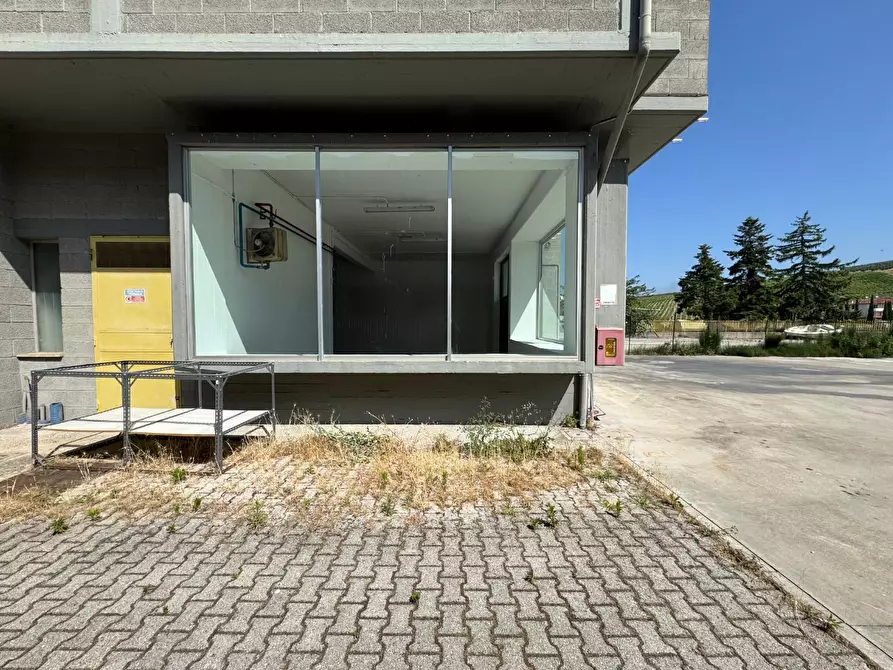 Immagine 2 di Attività artigianale in affitto  a Empoli