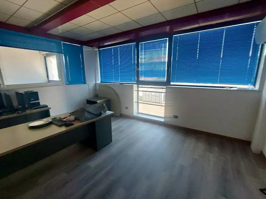 Immagine 12 di Attività artigianale in vendita  a Camaiore