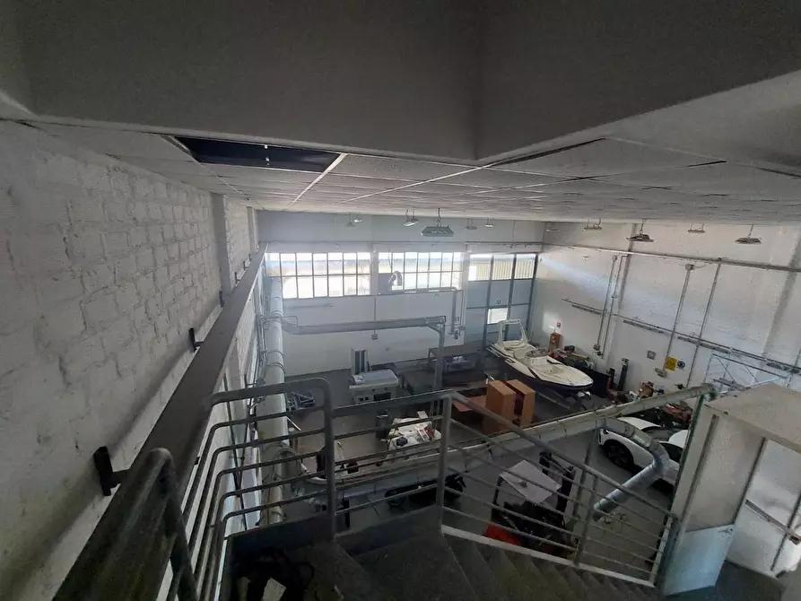 Immagine 5 di Attività artigianale in vendita  a Camaiore