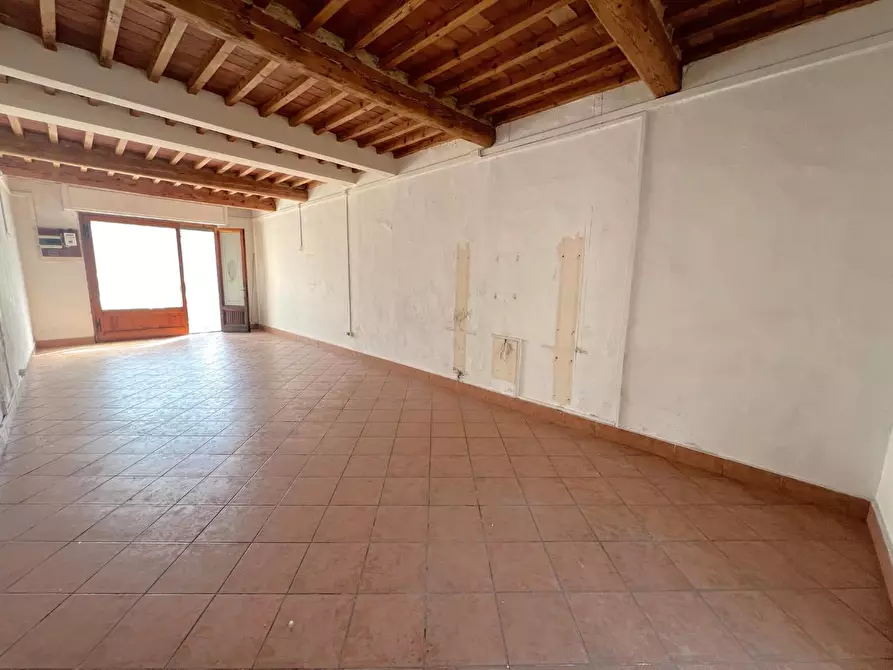 locale commerciale in affitto a Cascina in zona Navacchio