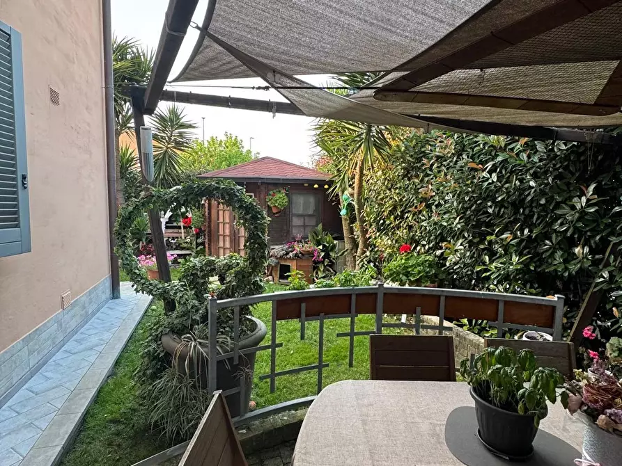 Immagine 22 di Villetta a schiera in vendita  a Vecchiano