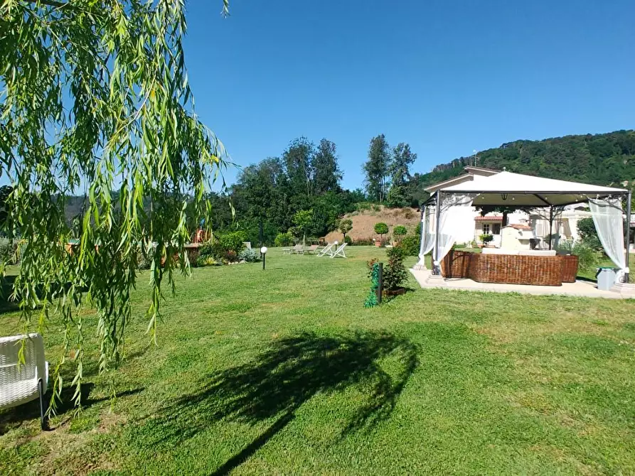 Immagine 4 di Villa in vendita  a Camaiore