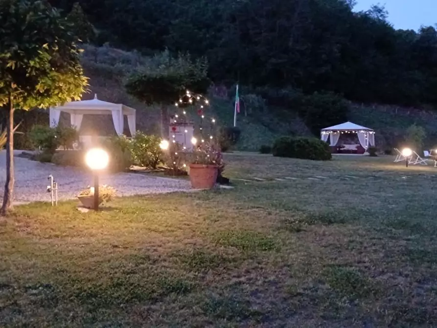 Immagine 2 di Villa in vendita  a Camaiore