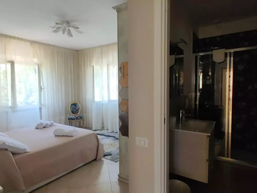 Immagine 22 di Villa in vendita  a Camaiore