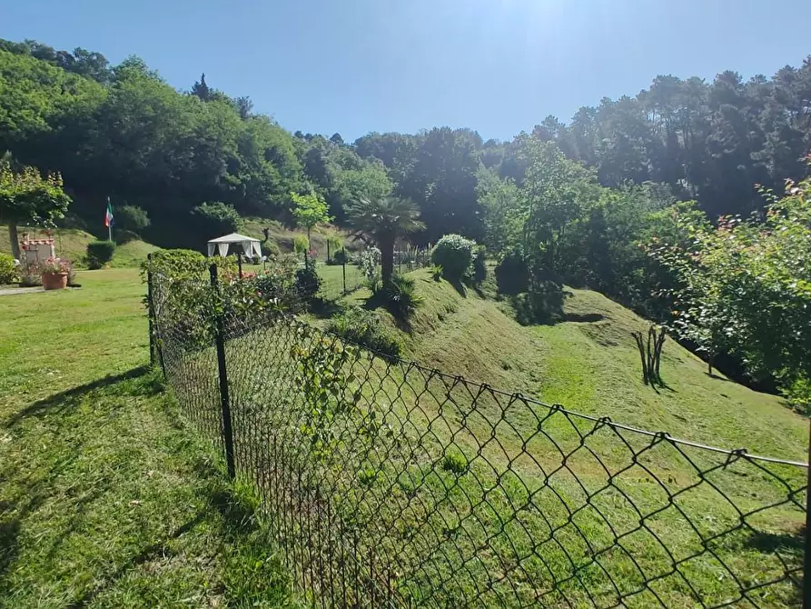 Immagine 8 di Villa in vendita  a Camaiore