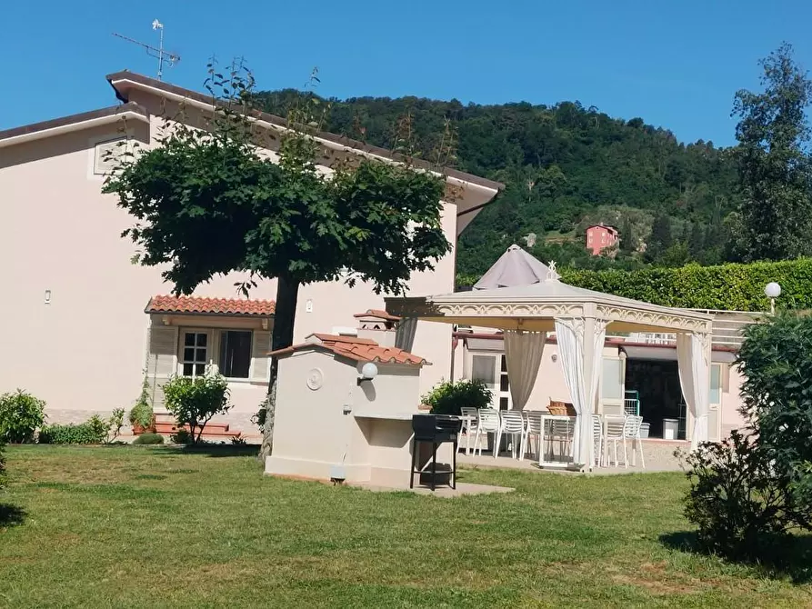 Immagine 6 di Villa in vendita  a Camaiore