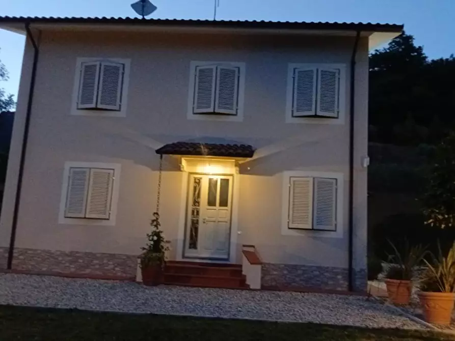 Immagine 3 di Villa in vendita  a Camaiore