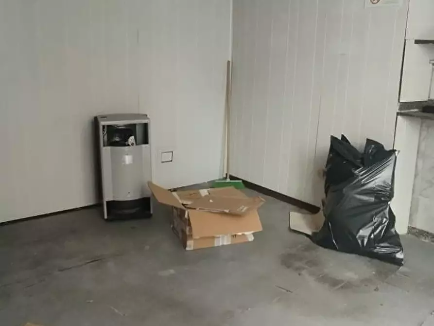 Immagine 10 di Ufficio in vendita  a Carrara