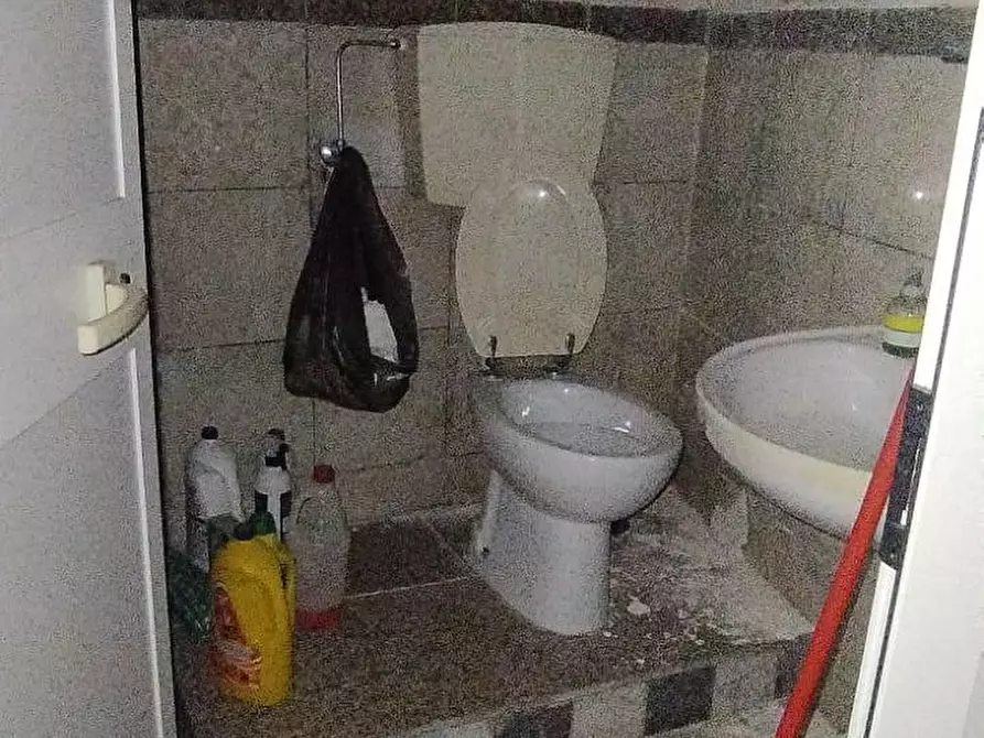 Immagine 6 di Ufficio in vendita  a Carrara