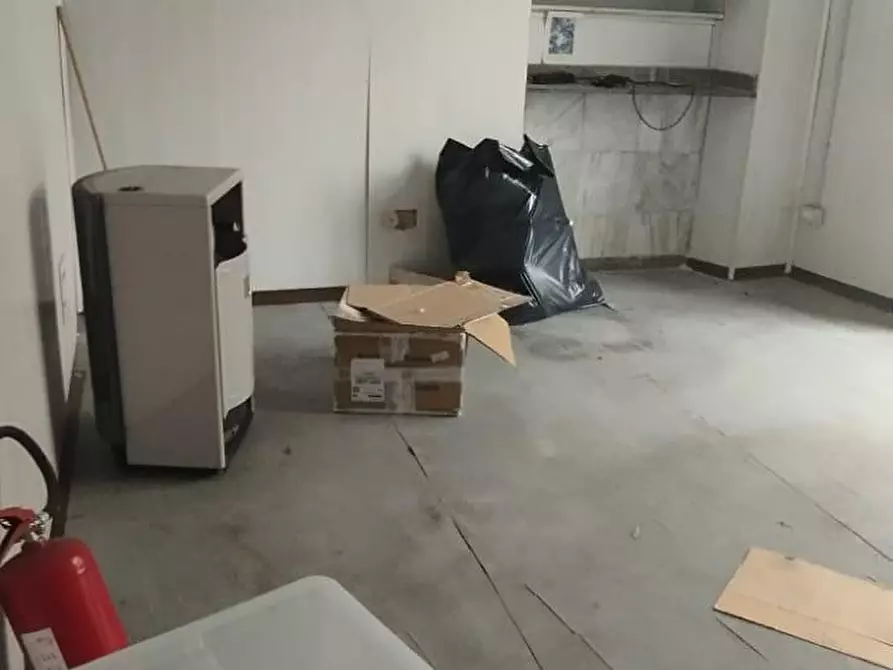 Immagine 11 di Ufficio in vendita  a Carrara