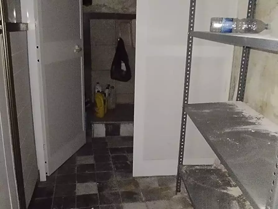 Immagine 5 di Ufficio in vendita  a Carrara