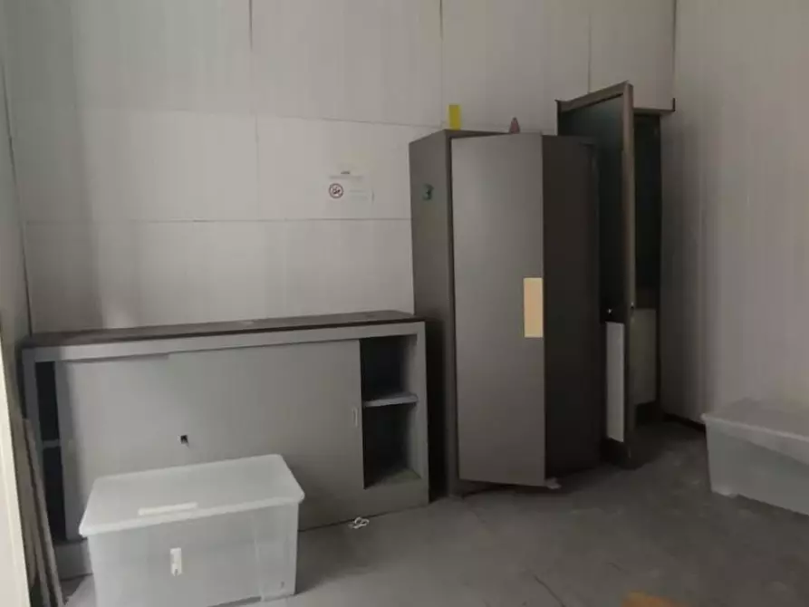 Immagine 12 di Ufficio in vendita  a Carrara