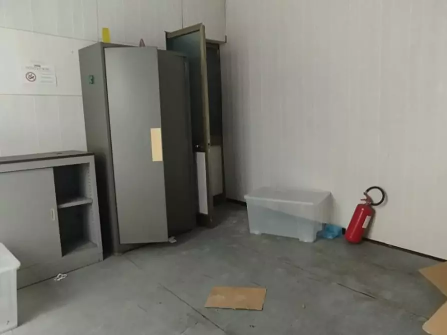 Immagine 4 di Ufficio in vendita  a Carrara