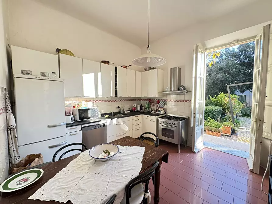 Immagine 4 di Villa in vendita  a Pisa