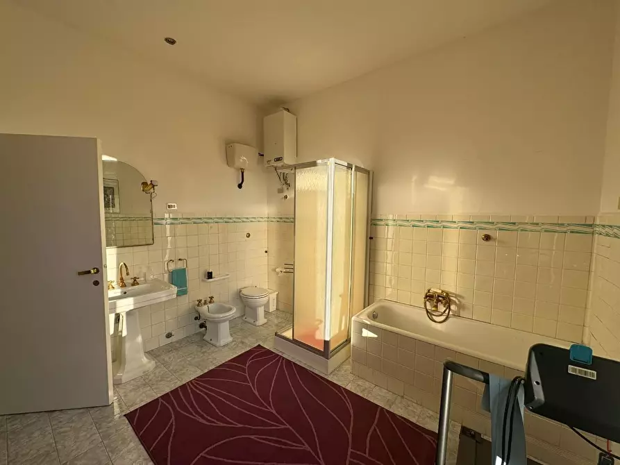 Immagine 9 di Villa in vendita  a Pisa