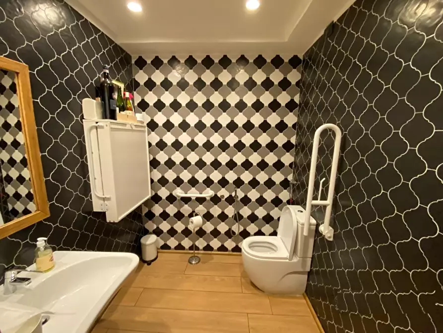 Immagine 3 di Locale commerciale in affitto  a Pisa