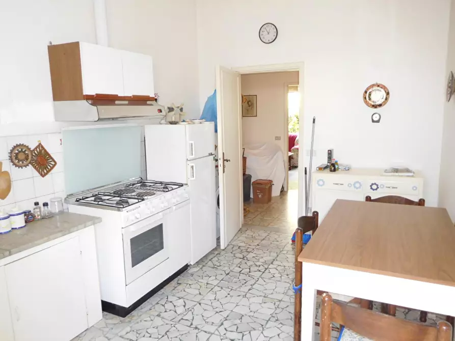 Immagine 11 di Casa bifamiliare in affitto  a Montignoso