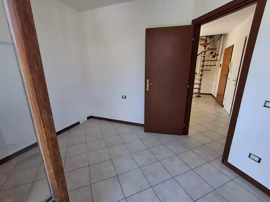 Immagine 7 di Appartamento in vendita  a Capraia E Limite